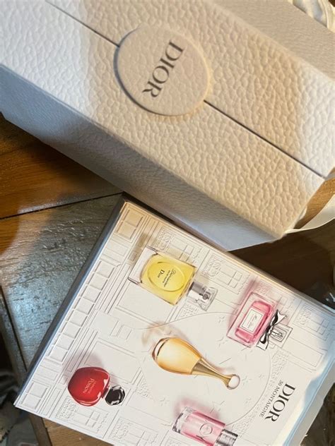 dior montaigne castle set